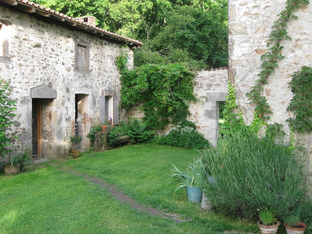 Le Domaine De Panissac Bed & Breakfast Berneuil  ภายนอก รูปภาพ